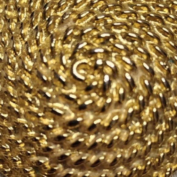 PARK LANE Vintage 80s Gold Textured Dome Brooch – Large Spiral Chain Design - Picture 2 of 8